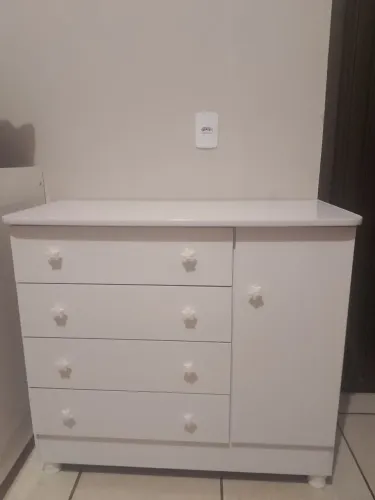Vendo Cômoda Branca