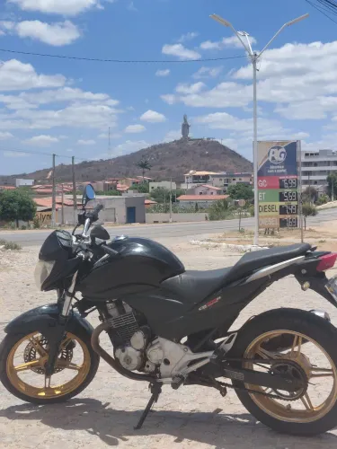 Cb 300r com motor novo