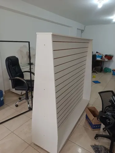 Painel canaletado & bebedouro com galão 