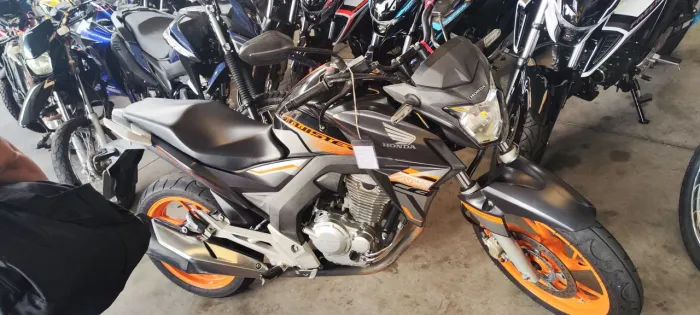 HONDA CB TWISTER 250 PRETA 2021shalon veículos Cariacica