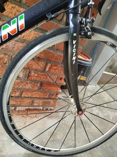 Vendo uma linda bike speed vicini toda Shimano 105