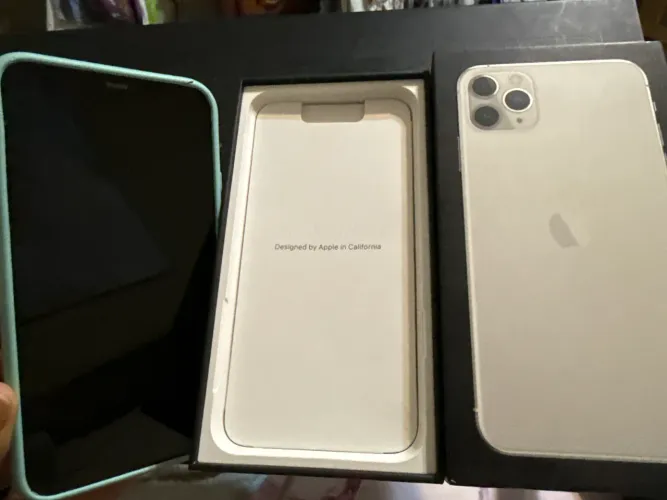 Iphone 11 prata (silver)) Pro Max 256gb. Excelente estado! Único dono!