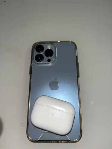 Vendo ou troco 13 pro Max 128gb com detalhes e air pods pro original