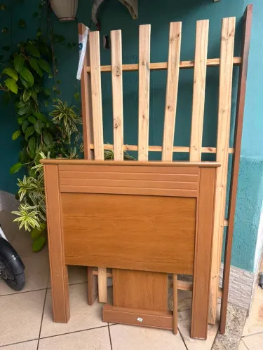 Cama de madeira nova