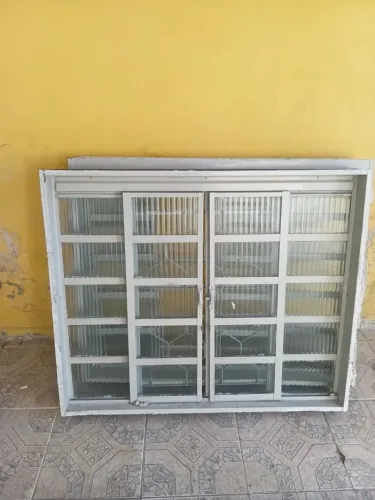 Janela com vidro