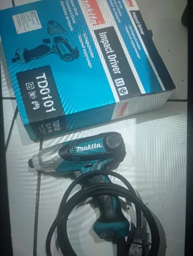 Vendo parafusadeira nova