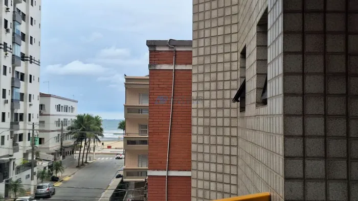 Apartamento à venda na Vila Tupi em Praia Grande 140m da praia
