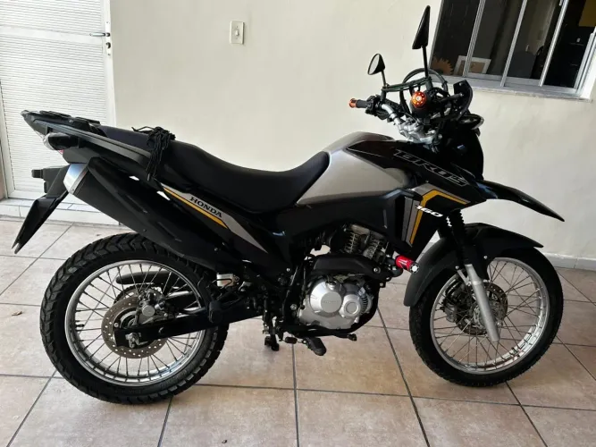 Preta 301 km rodados ÚNICO DONO - PARTICULAR Pneus zerados R$ 21.000,00