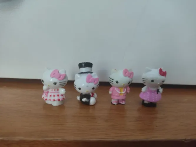 4 miniaturas colecionáveis hello kity 