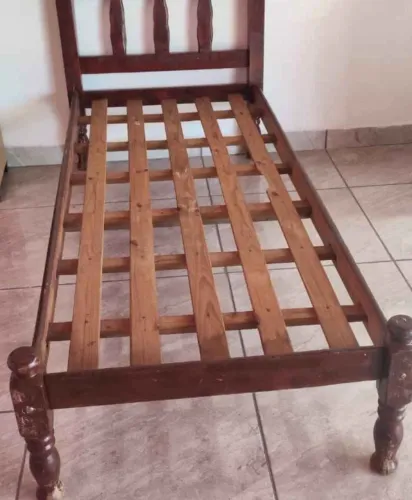 Cama solteiro usada madeira