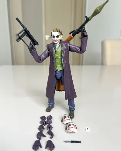 Action Figure Joker Coringa 15 cm Boneco