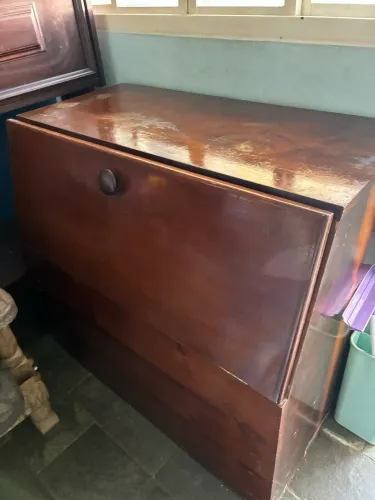 Bau de madeira maciça