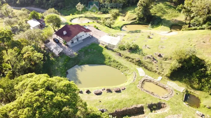 Chácara Sítio com 60.000m² totalmente montado, casa 200m² , 6 tanques de peixes 4 nascente