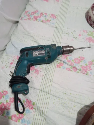 Furadeira de impacto maquita