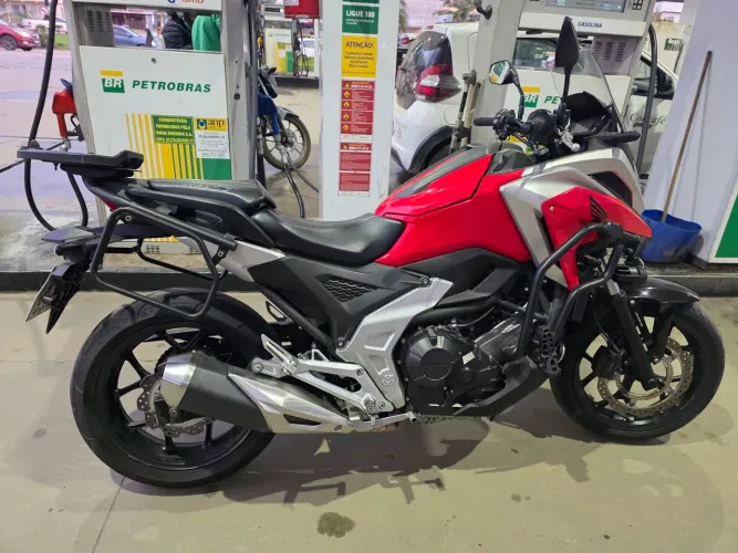 NC 750 sem detalhes