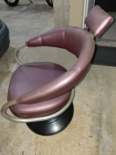 Vendo Cadeira de Salão (Cabeleireira).