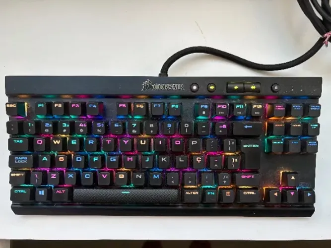 Teclado Mecânico Corsair K65 LUX