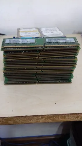 Lote de memórias DDR3/DDR2/DDR1 no estado - 26 peças