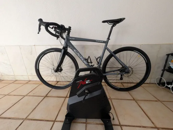 Bike Oggi Velloce Disk 2024 + Rolo Smart ThinkRider X2 Max