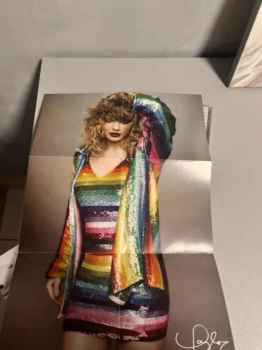 CD reputation taylor swift com poster