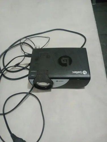 Projetor Betec com defeito