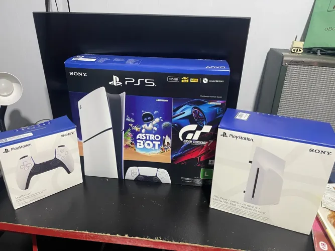 PS5 com Mídia física e Digital 2 controles e FC26
