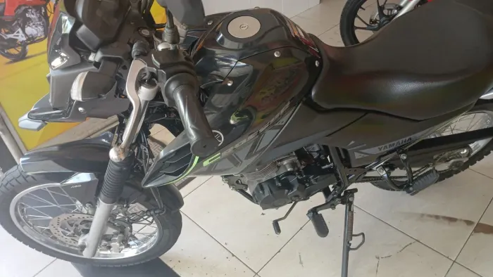 Moto Yamaha crosser
