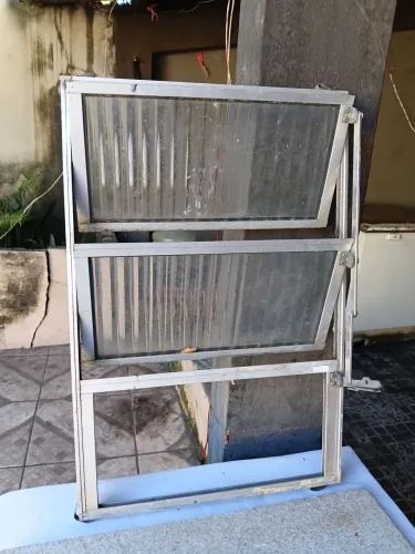 Basculante de alumínio