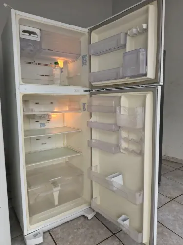 Geladeira Frost Free grande