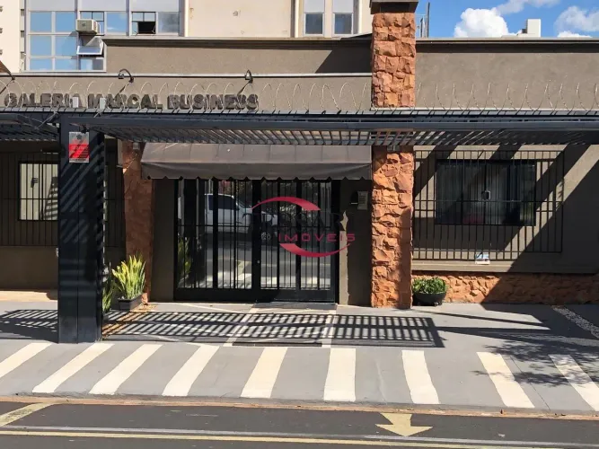 Uma sala para locação no Bairro Boa Vista, com banheiro privativo e área de luz.