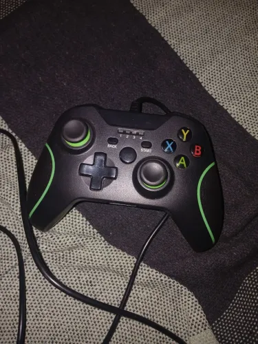 Controle Usb Com Fio Preto Max-0030 Para Pc e Xbox<br><br>E Xbox Windows Showgames