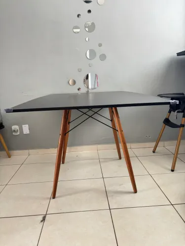Mesa pé de palito 