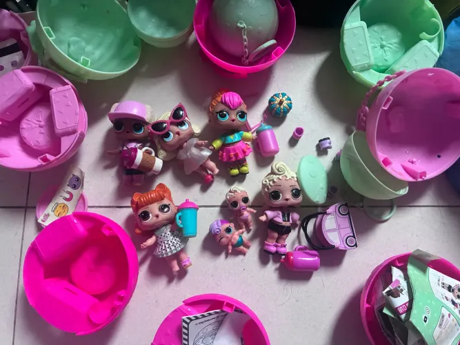 Lote Bonecas L.O.L. Surprise! Originais + Bebé no Carrinho, Cápsulas e Acessórios