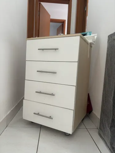 Cômoda/gaveteiro 4 gavetas