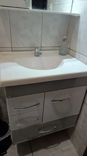 Armário para banheiro usado
