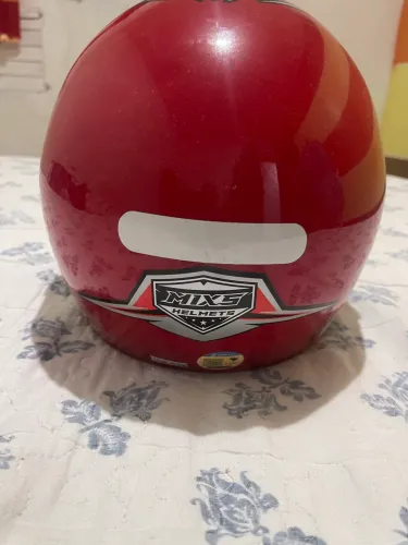 Capacete para uso de motocicleta novo ,usado 2 vezes 