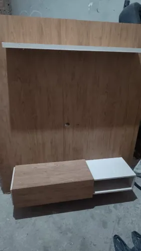 Vendo armário da Itatiaia e um painel de televisão