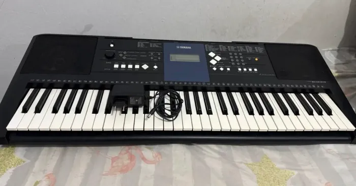 Vendo teclado Yamaha PSR-E333 