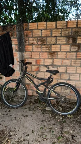 Bicicleta, boa pra uso, corrente enferrujada