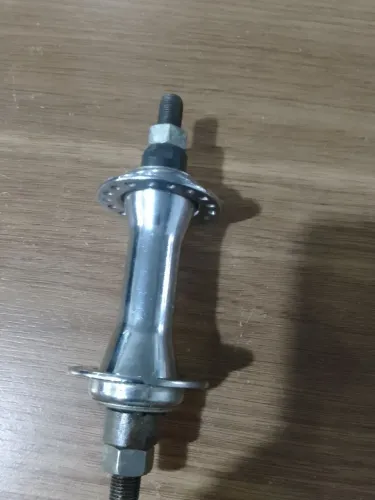Cubo dianteiro cromado com 36 furos 