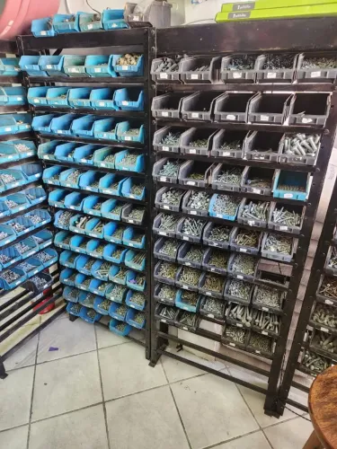 Vendo estante parafuso completa