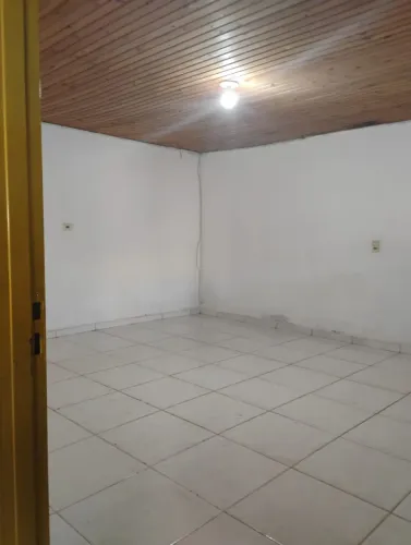 Alugo casa