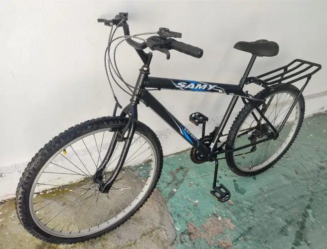 Bicicleta Aro 26 com Marcha e Bagageiro