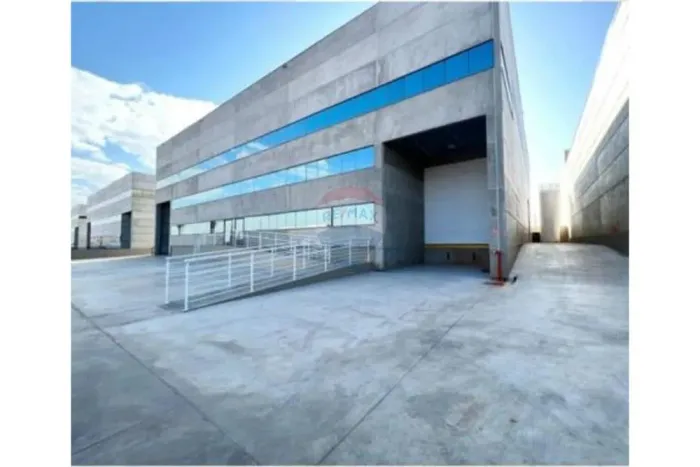 GALPÃO INDUSTRIAL com 1.500 metros quadrados para Aluguel na Av. Independência - Sorocaba
