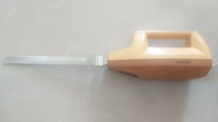 Tel * Faca elétrica para cortar carne