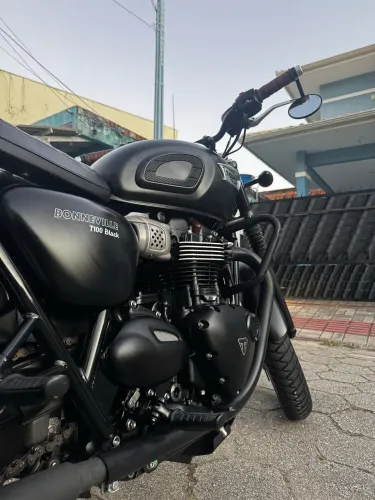 Triumph Bonneville t100 Black