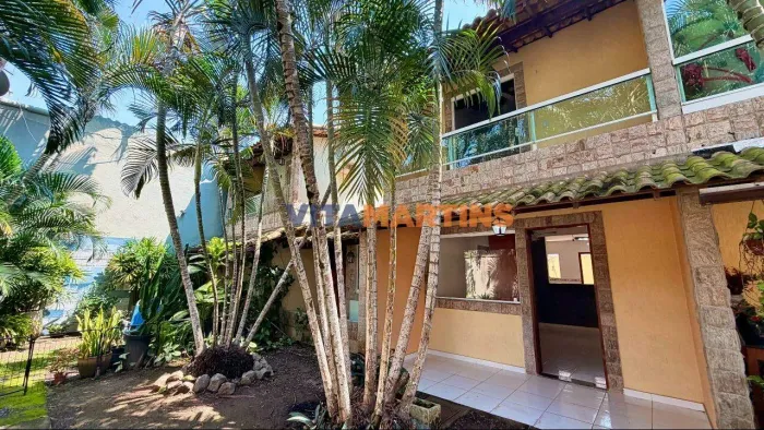Casa duplex em condomínio com 3 quartos (1 suíte) à venda nas Palmeiras em Cabo Frio/RJ po