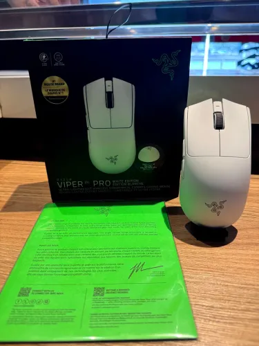 Razer Viper V4 Pro - White Edition