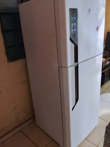 Vendo geladeira Fróis Free , faço entrega , interessados chama no zap *