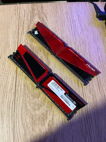 Memória Ram Vulcan Vermelho Ddr4 16gb (2x8gb)